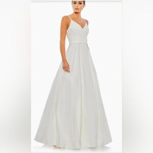 Woman's Ieena By Mac Duggal Gown/White